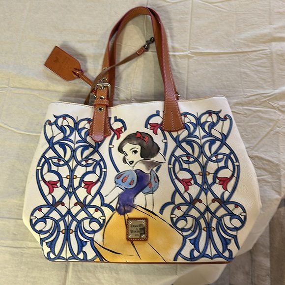 Dooney & Burke Disney’s Snow White Tote bag. - Picture 2 of 12
